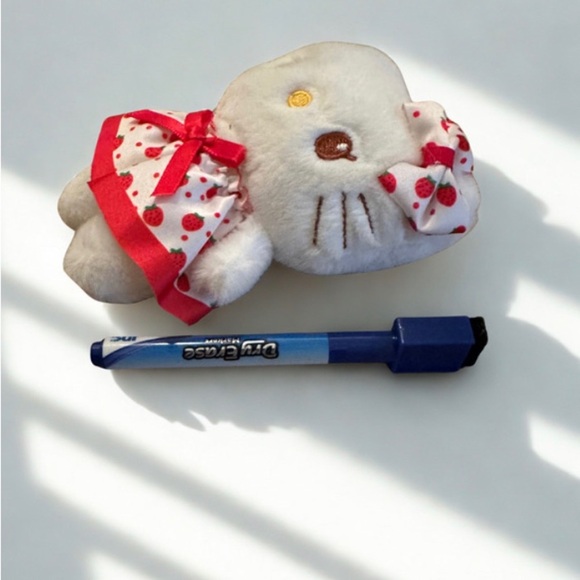 Hello Kitty Plush Keychain - Picture 3 of 3